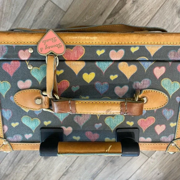 Black with hearts roller suitcase - Picture 6 of 8